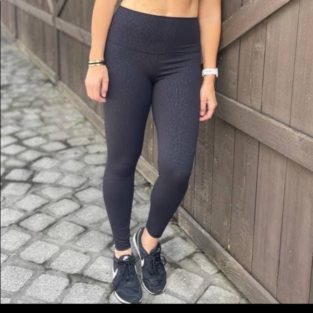 Size xl woman’s matte flex leggings leopard print